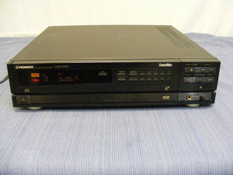 File:Pioneer CLD-1030 frontpanel.jpg