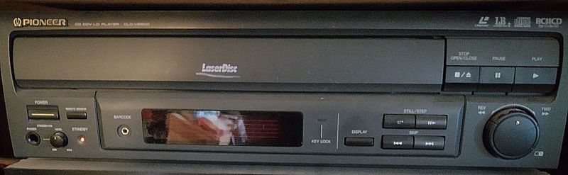 File:Pioneer CLD-V2600 frontpanel.jpg