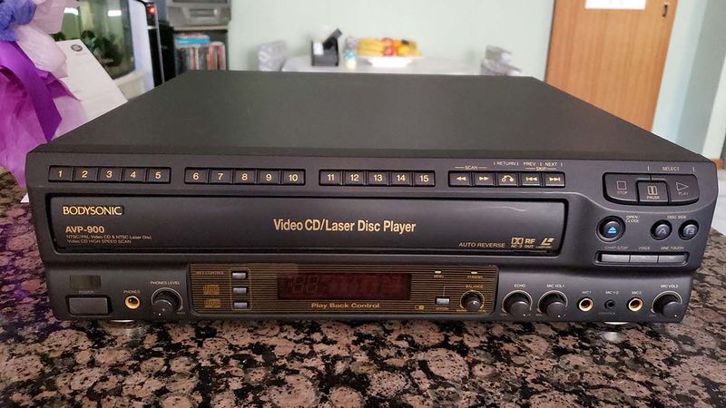 File:Bodysonic AVP-900 frontpanel.jpg