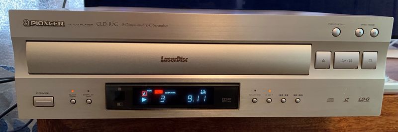 File:Pioneer CLD-R7G frontpanel.jpg
