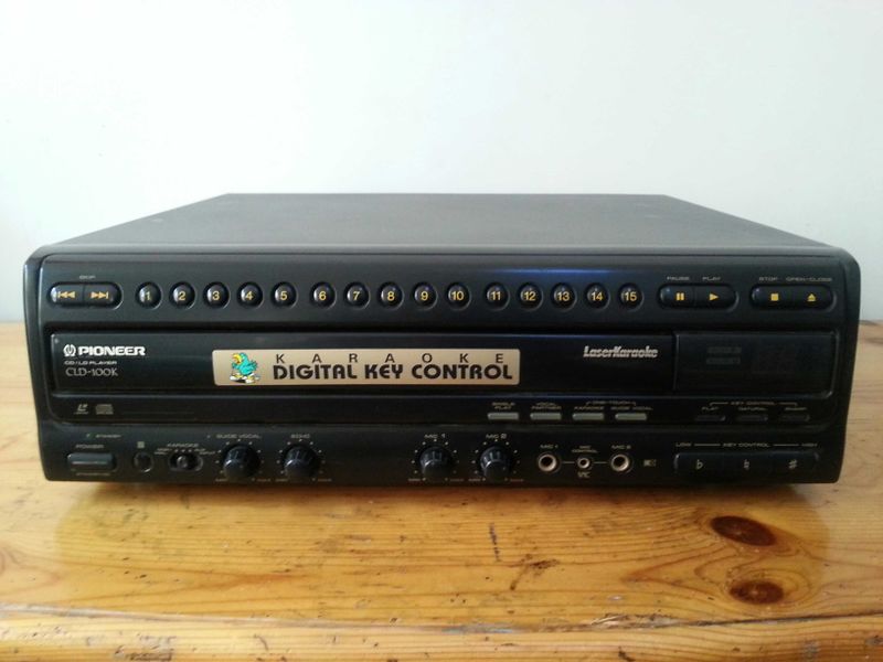 File:Pioneer CLD-100K frontpanel.jpg