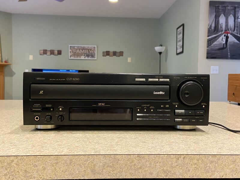 File:Pioneer CLD-3090 frontpanel.jpg