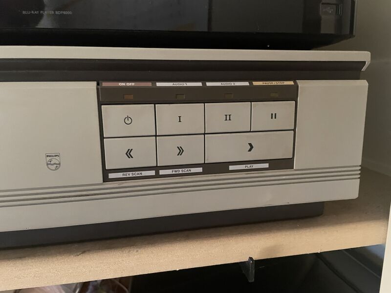 File:Philips VP500 front panel.jpeg