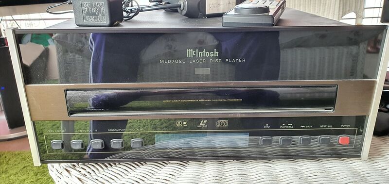 File:McIntosh MLD7020 frontpanel.jpg