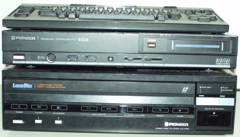 File:Pioneer ld-700 palcom px-7 combo.jpg